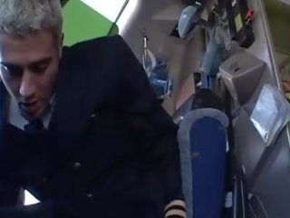 Dur sexe agrafe avec très incroyable stewardesses