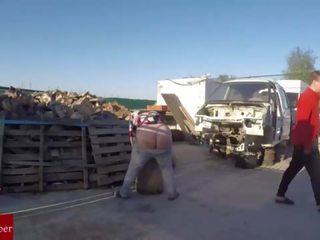 Follada por detrás egy la gorda en el vertedero de coches.gui018