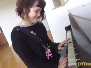 Yhivi vids off pianino skills followed by zoňtar ulylar uçin video and gutarmak over her ýüz! - featuring: yhivi / james deen